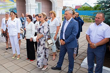 Сократить количество чиновников и повысить эффективность управления